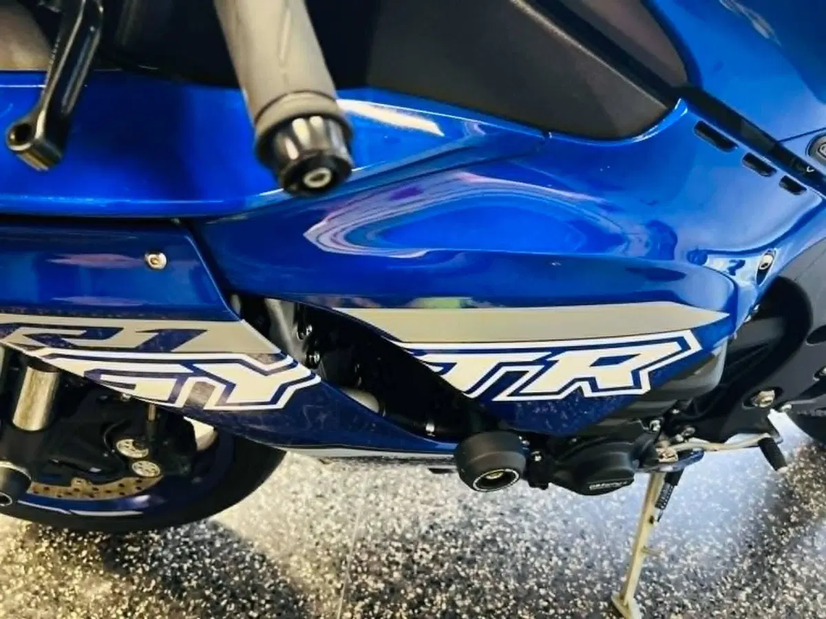 Yamaha YZF R1 (2020 - 25) (18)
