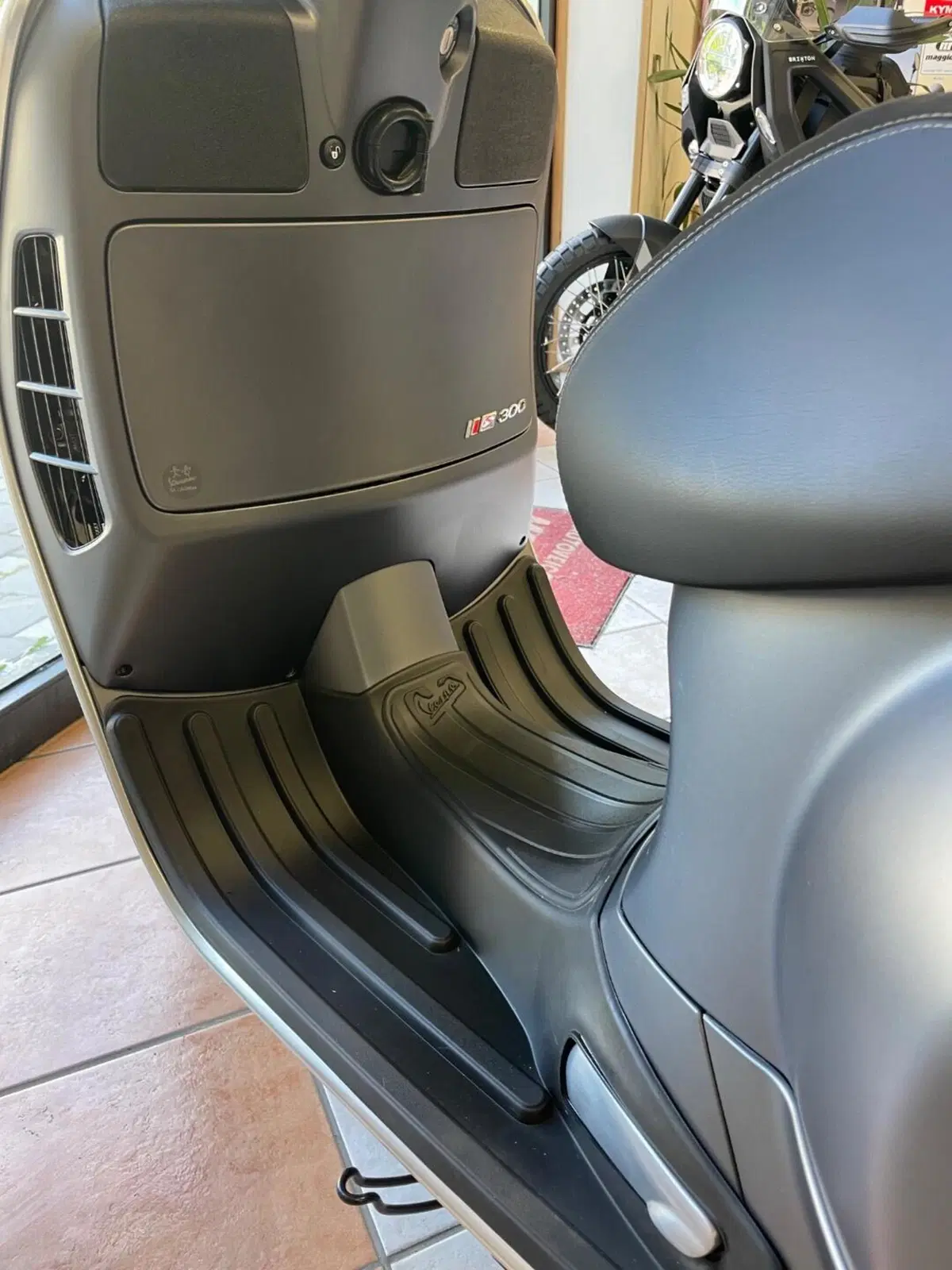 Vespa GTS 300 Super Sport (2017 - 19) (7)