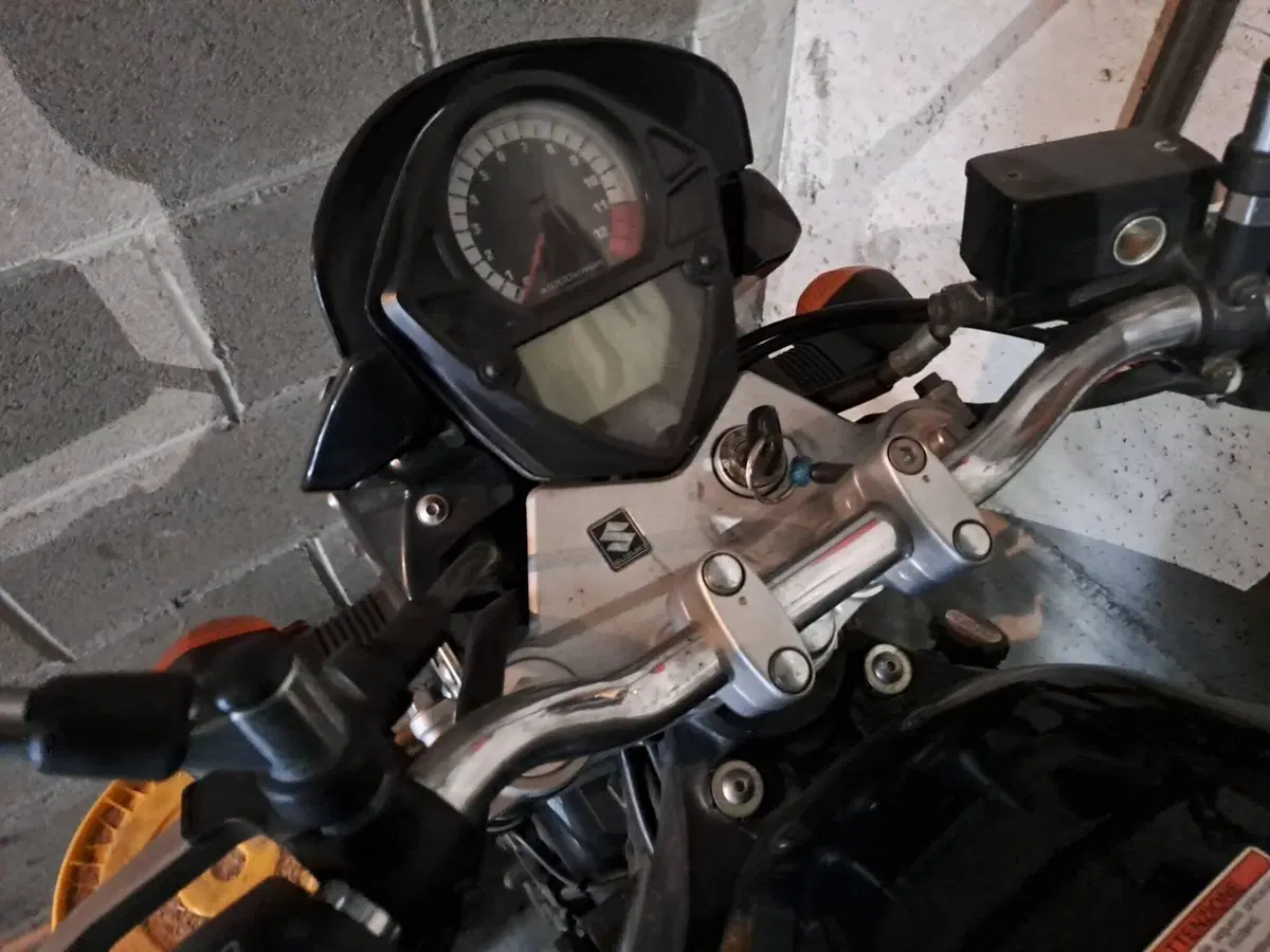 Suzuki SV 650 (2003 - 06) (7)