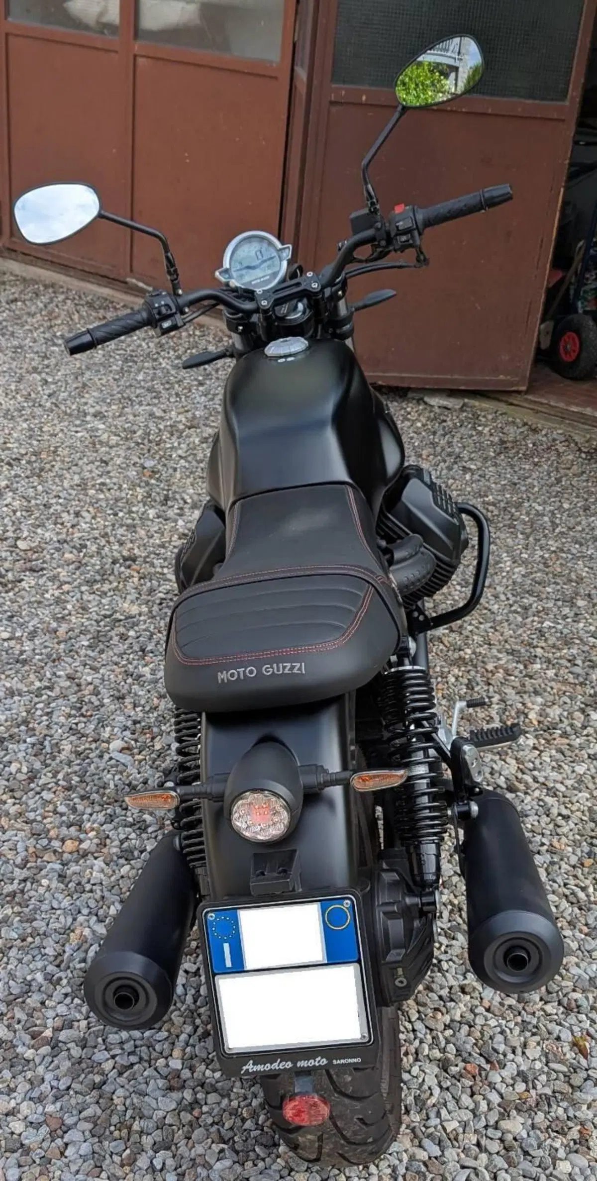 Moto Guzzi V7 Stone (2021 - 24) (4)