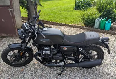 Moto Guzzi V7 Stone (2021 - 24) usata