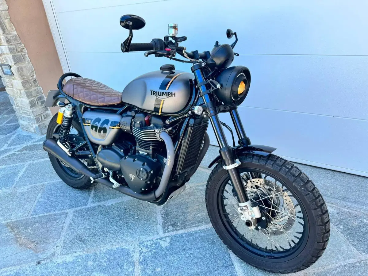 Triumph Street Twin 900 (2016) (6)