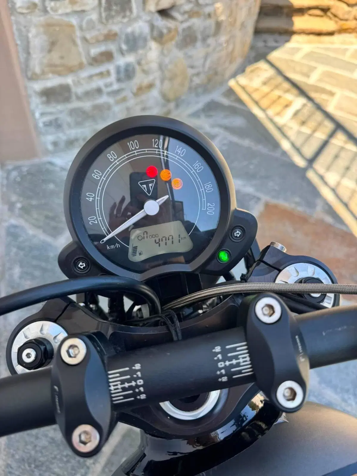 Triumph Street Twin 900 (2016) (2)