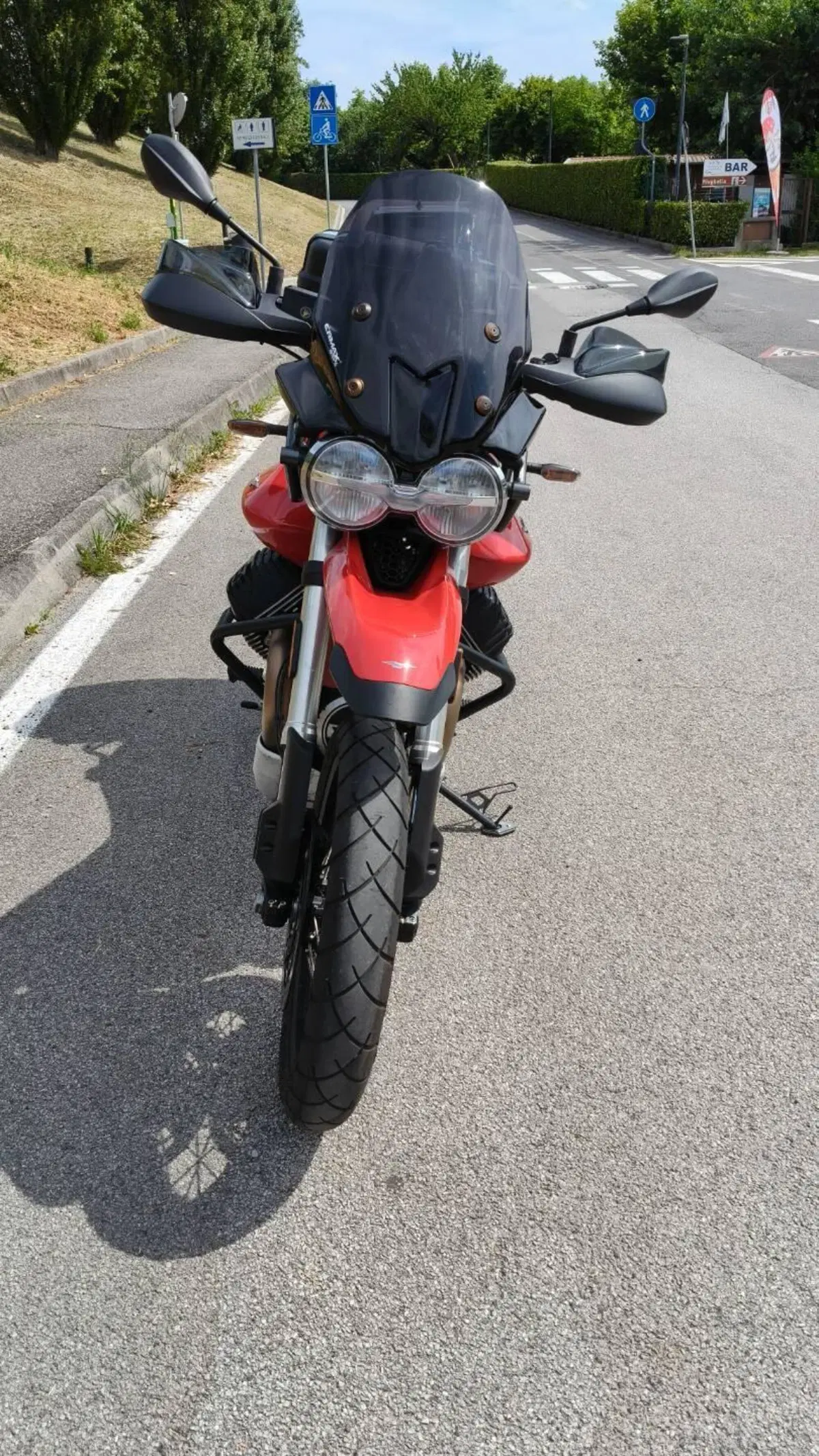 Moto Guzzi V85 TT Evocative Graphics (2019 - 20)