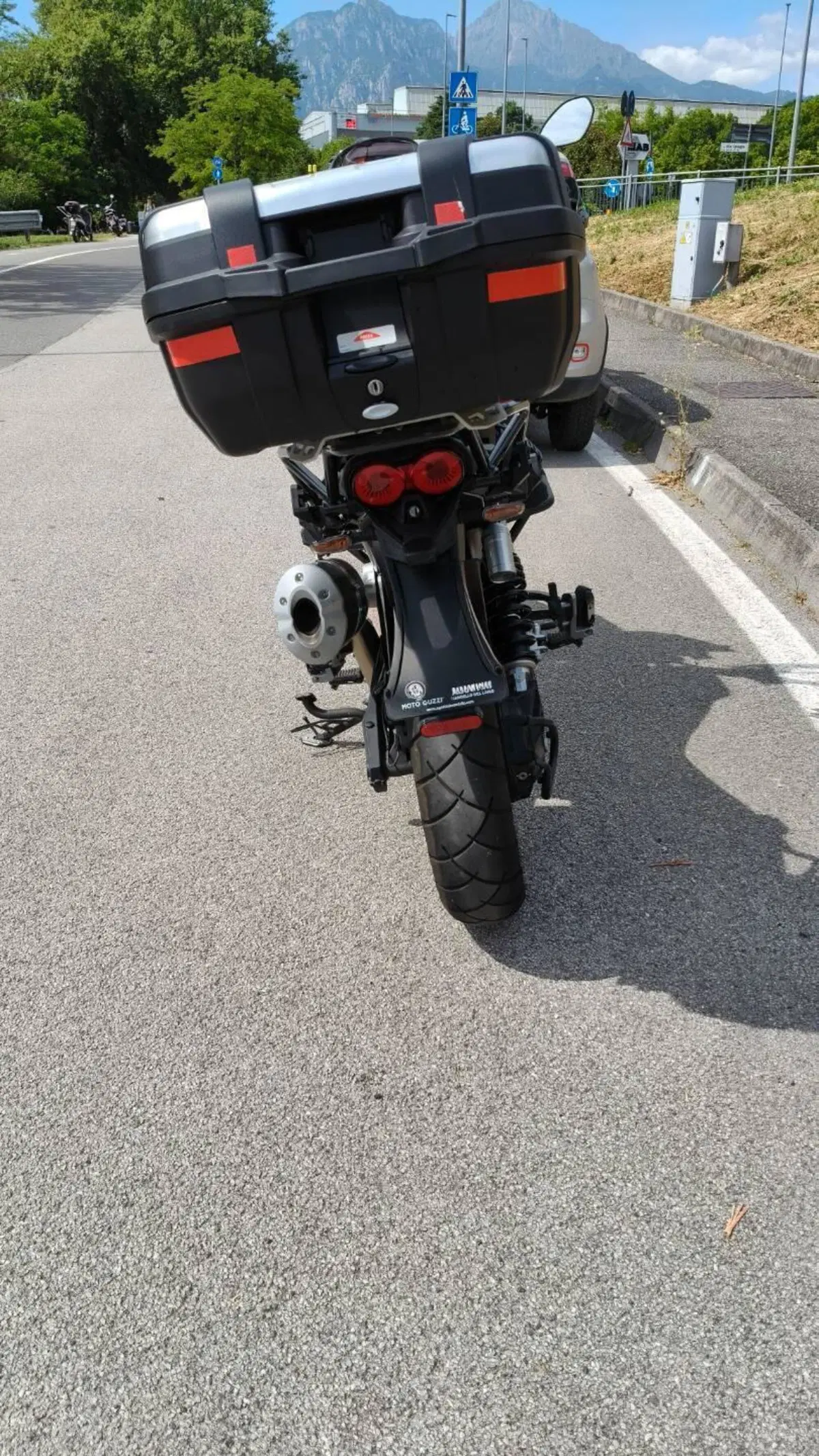Moto Guzzi V85 TT Evocative Graphics (2019 - 20) (5)