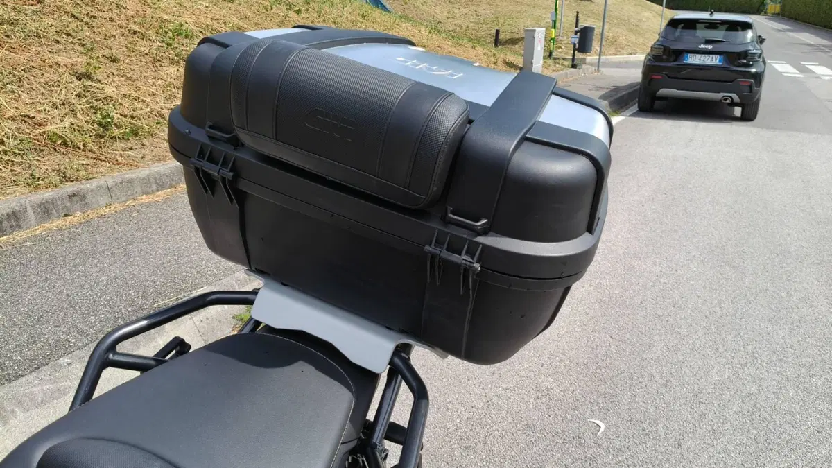 Moto Guzzi V85 TT Evocative Graphics (2019 - 20) (6)