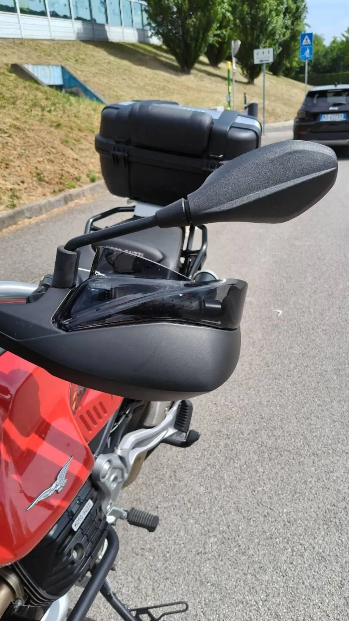 Moto Guzzi V85 TT Evocative Graphics (2019 - 20) (8)