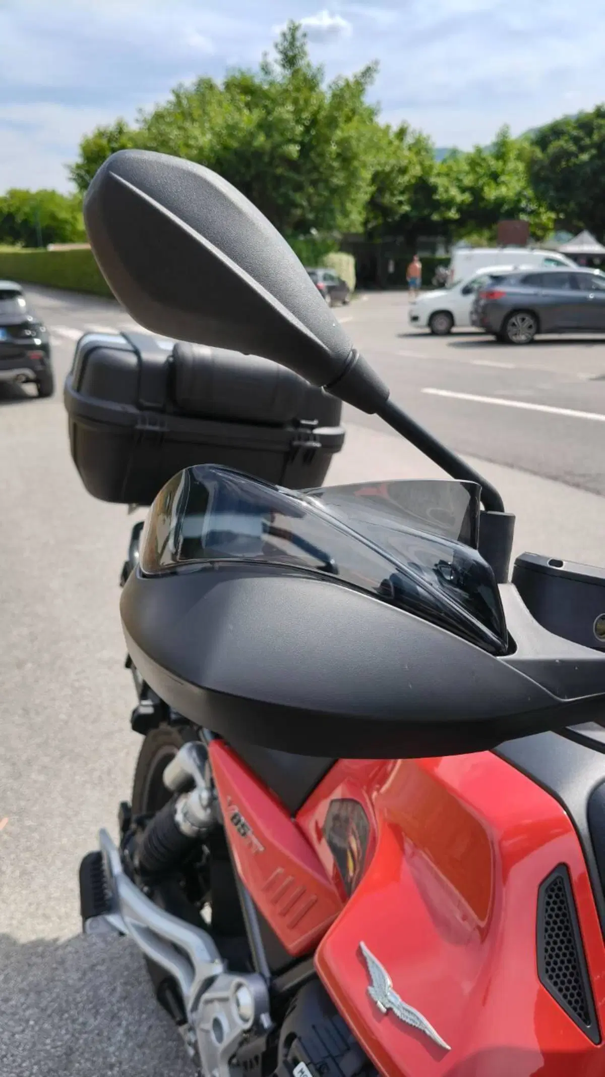 Moto Guzzi V85 TT Evocative Graphics (2019 - 20) (9)