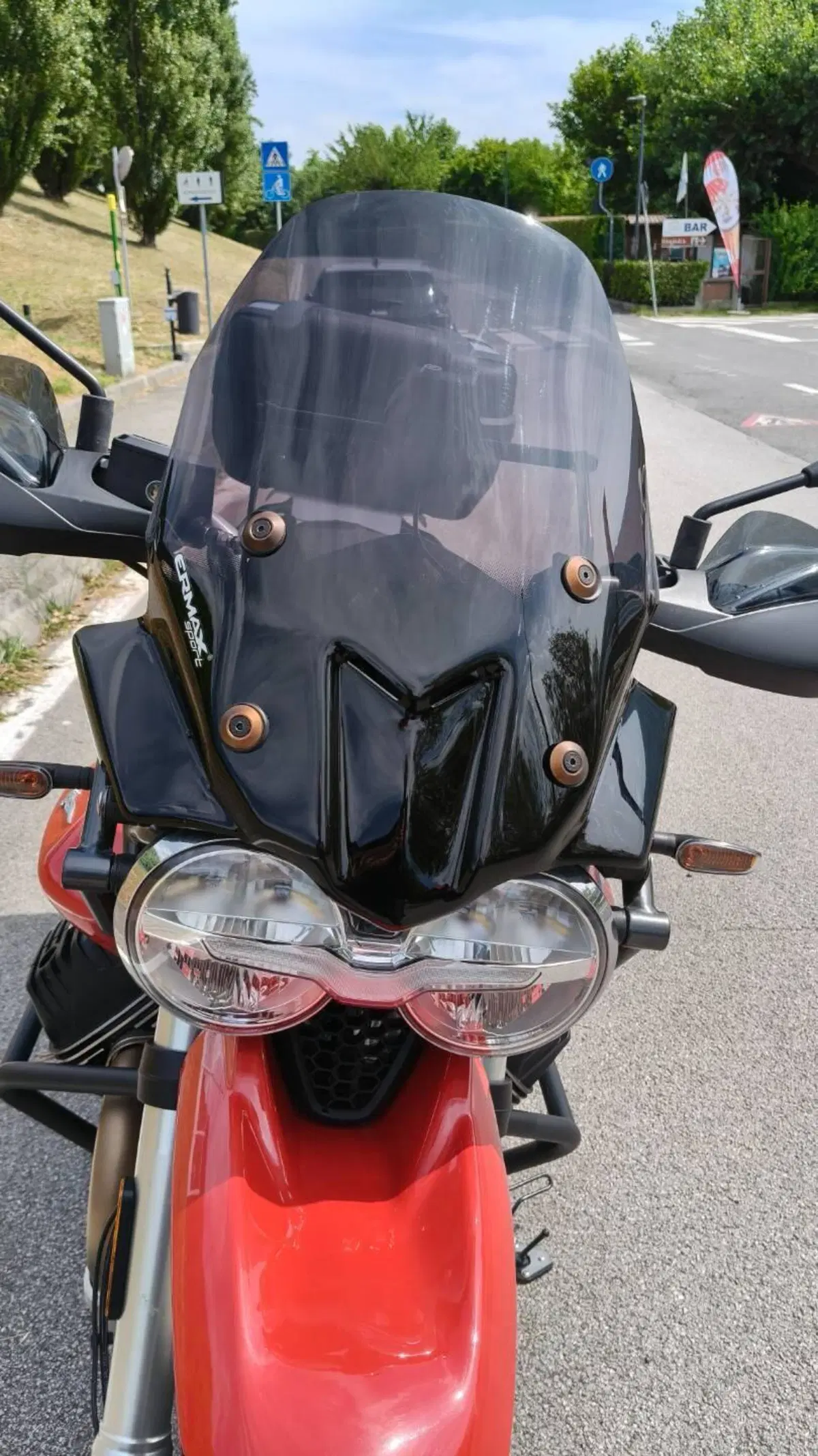 Moto Guzzi V85 TT Evocative Graphics (2019 - 20) (10)
