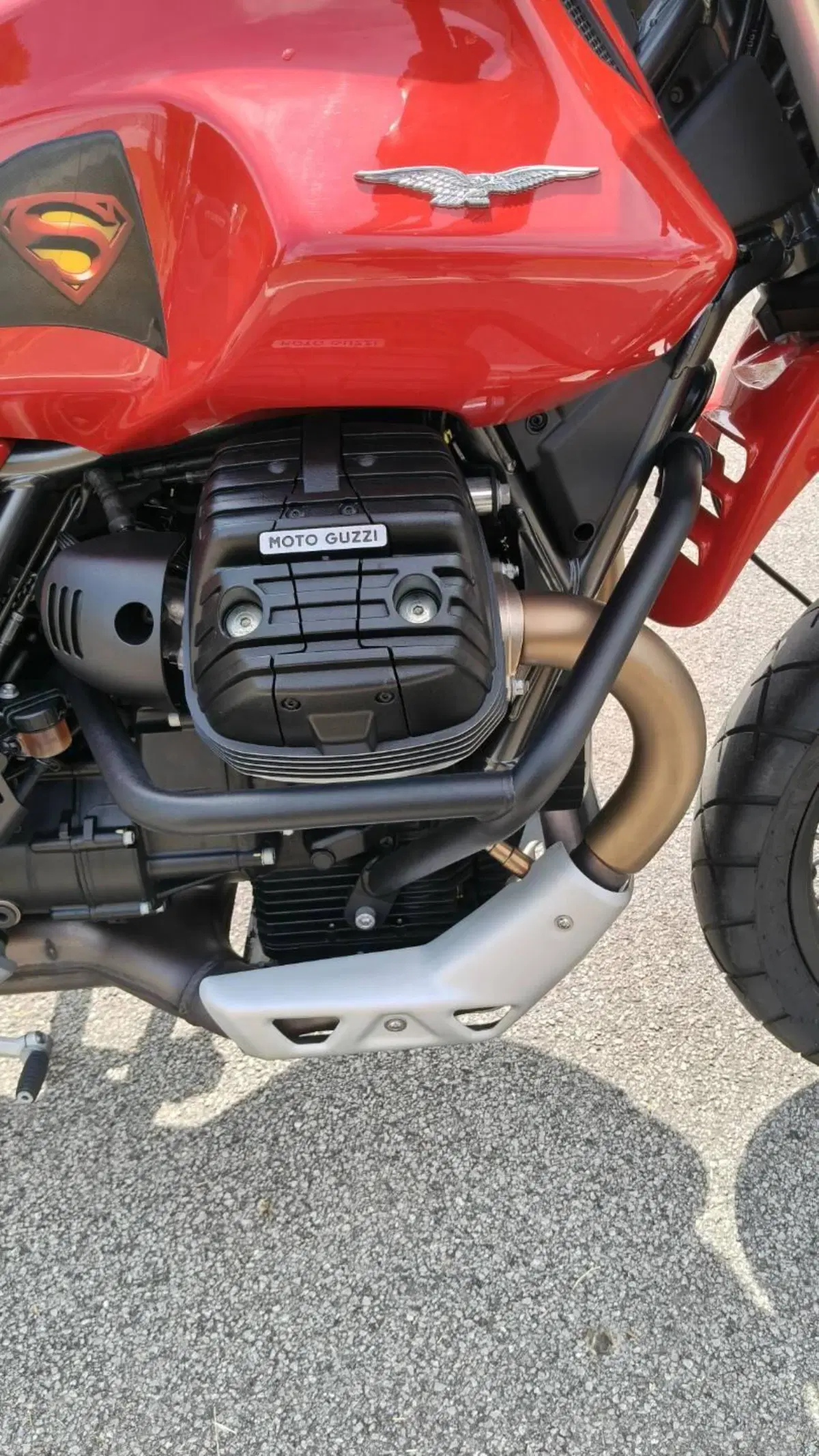 Moto Guzzi V85 TT Evocative Graphics (2019 - 20) (11)