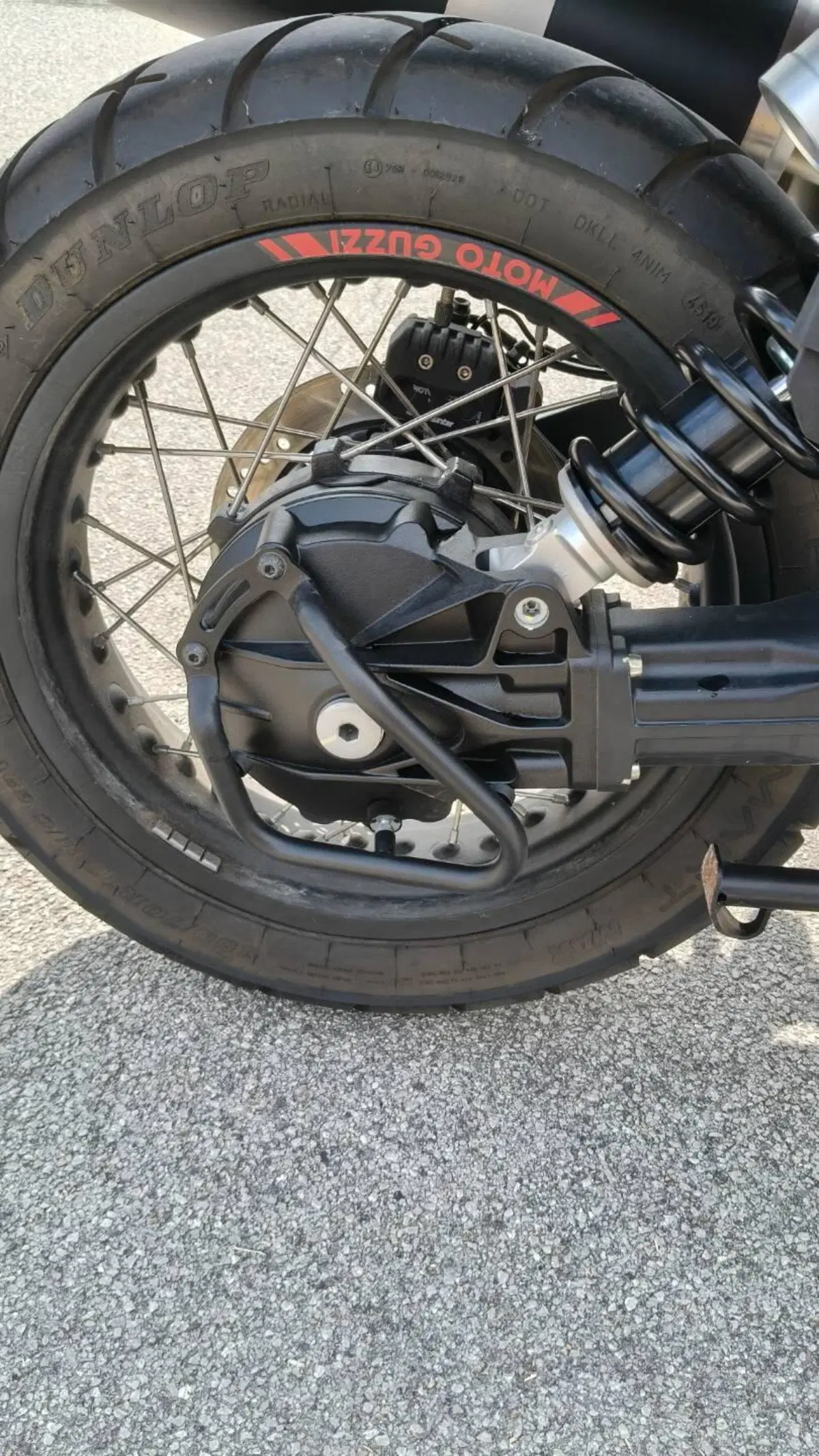 Moto Guzzi V85 TT Evocative Graphics (2019 - 20) (13)