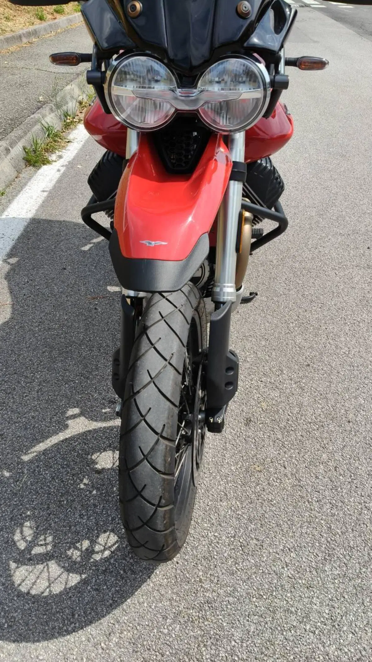Moto Guzzi V85 TT Evocative Graphics (2019 - 20) (16)