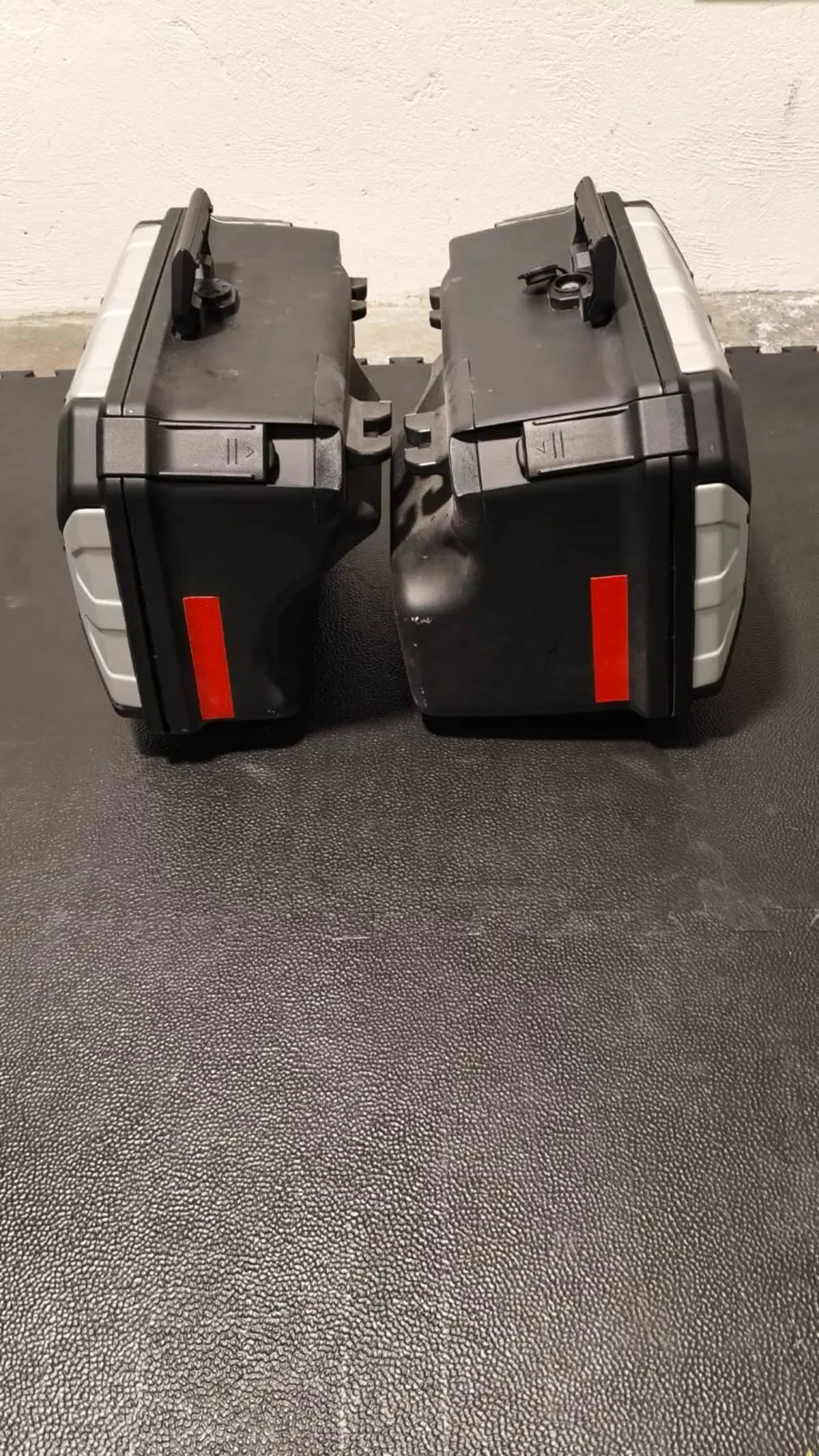 Moto Guzzi V85 TT Evocative Graphics (2019 - 20) (19)
