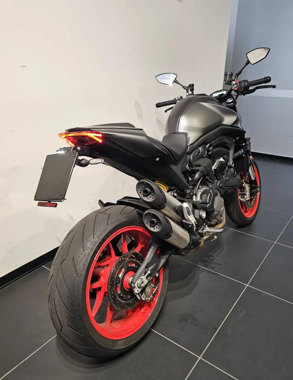 Ducati Monster 937 (2021 - 25) (4)