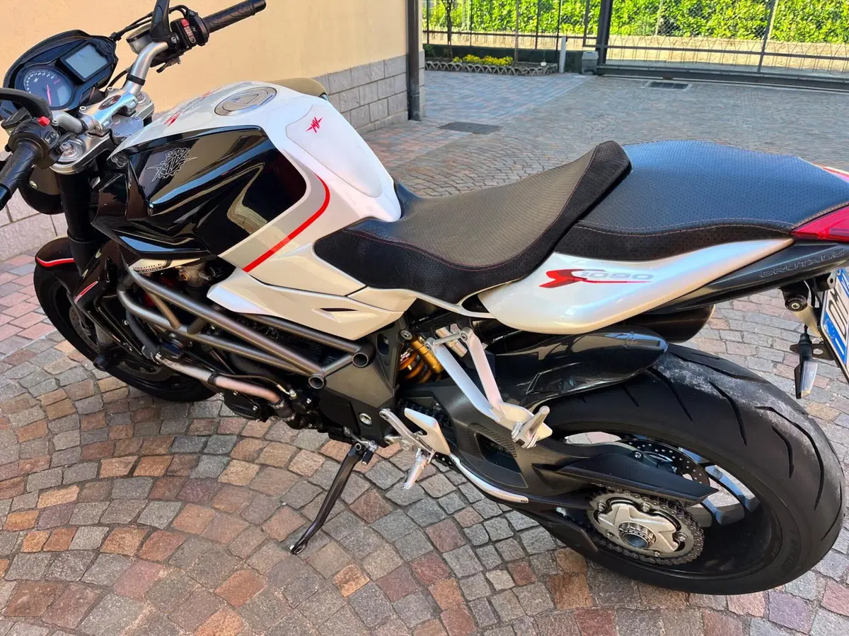 MV Agusta Brutale 1090 RR (2009 - 15) (2)