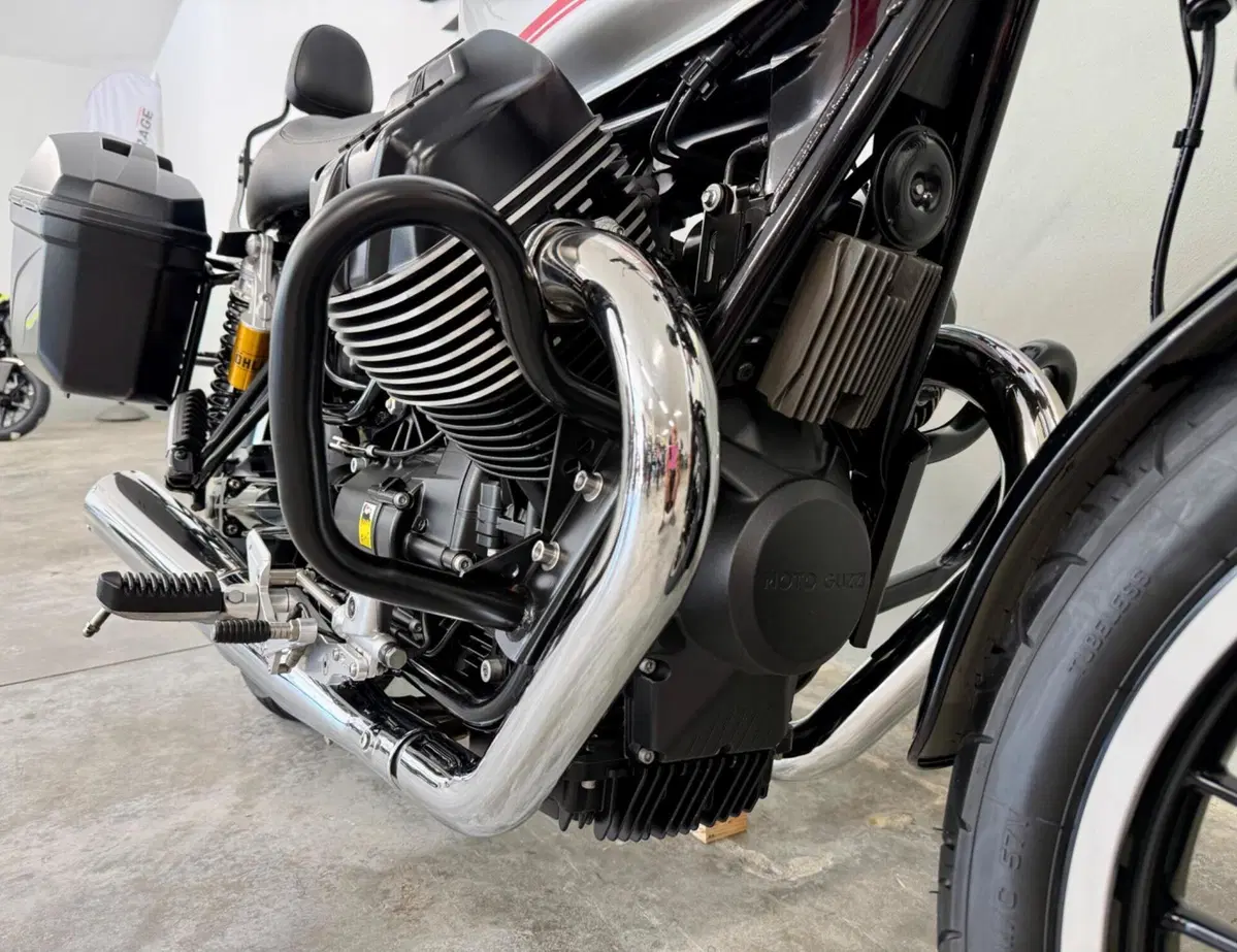 Moto Guzzi V9 Roamer (2016 - 18) (5)