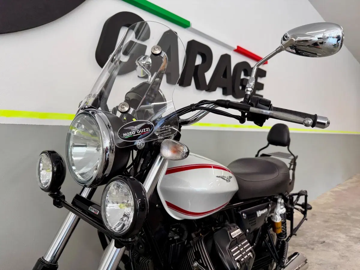 Moto Guzzi V9 Roamer (2016 - 18) (10)