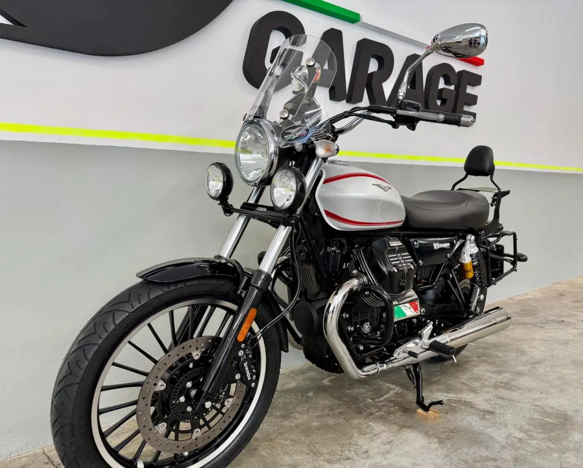 Moto Guzzi V9 Roamer (2016 - 18) (11)