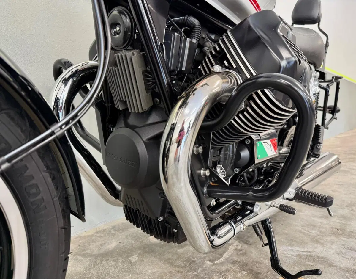 Moto Guzzi V9 Roamer (2016 - 18) (12)
