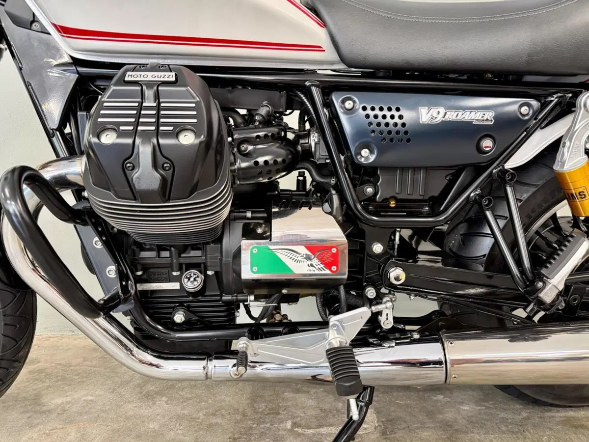 Moto Guzzi V9 Roamer (2016 - 18) (13)