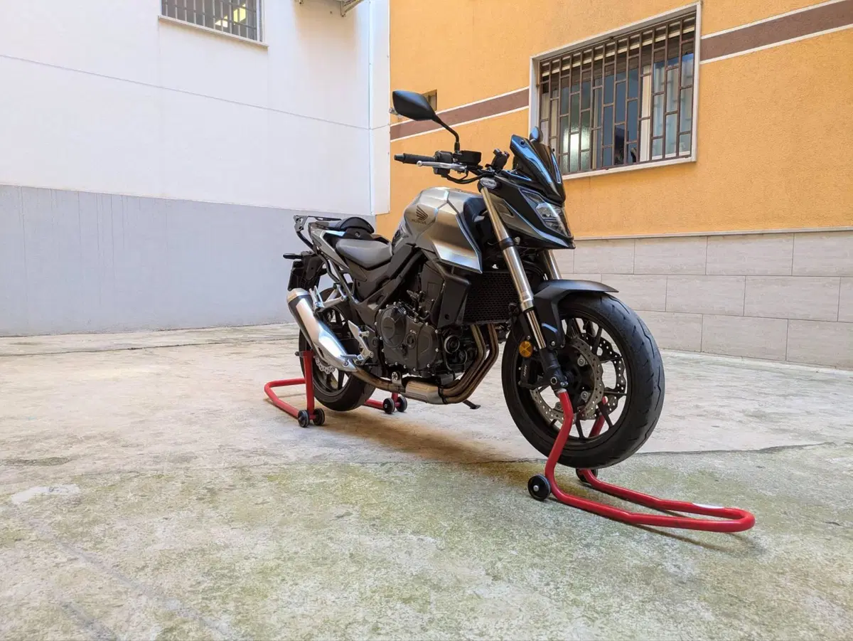 Honda CB 750 Hornet (2023 - 24)