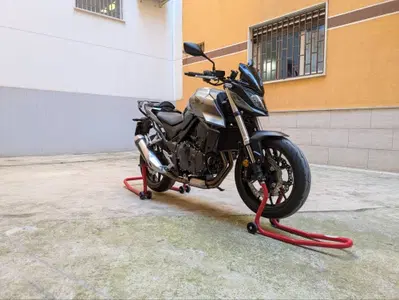 Honda CB 750 Hornet (2023 - 24) usata