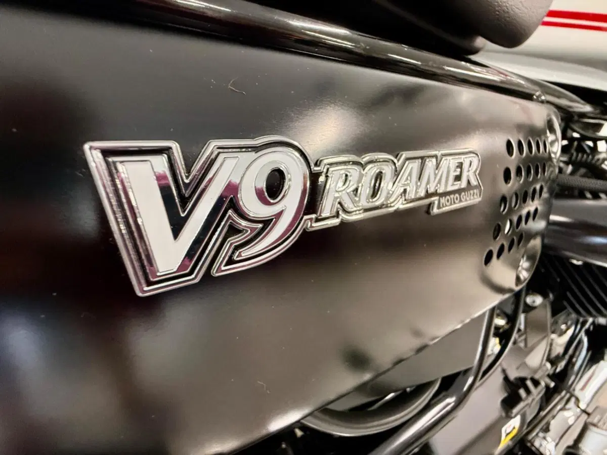 Moto Guzzi V9 Roamer (2016 - 18) (19)
