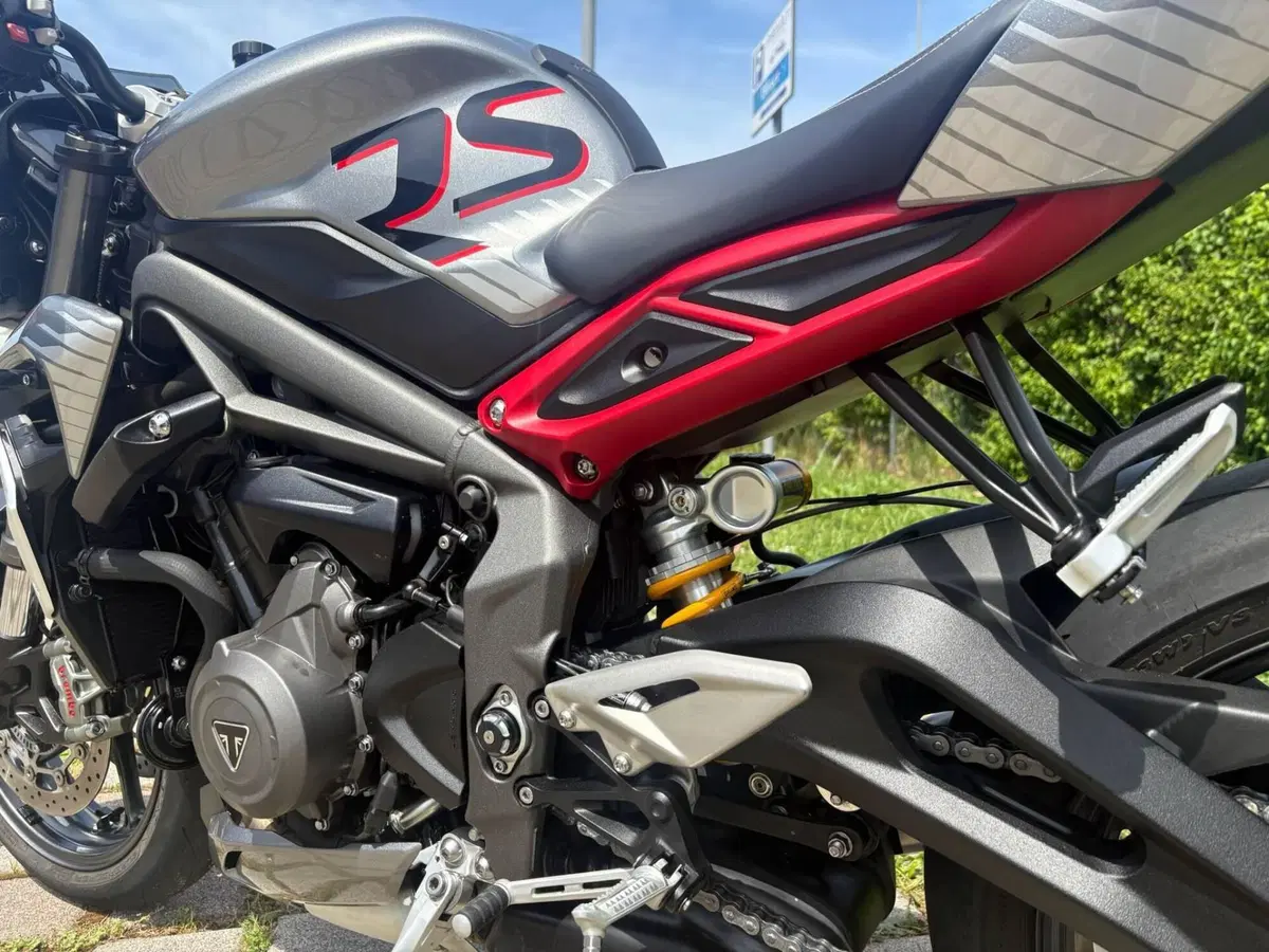 Triumph Street Triple RS (2020 - 22) (5)