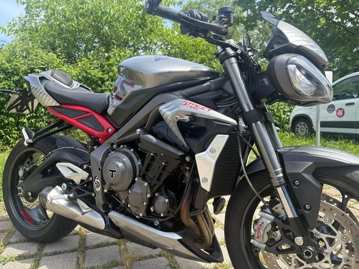 Triumph Street Triple RS (2020 - 22) (11)