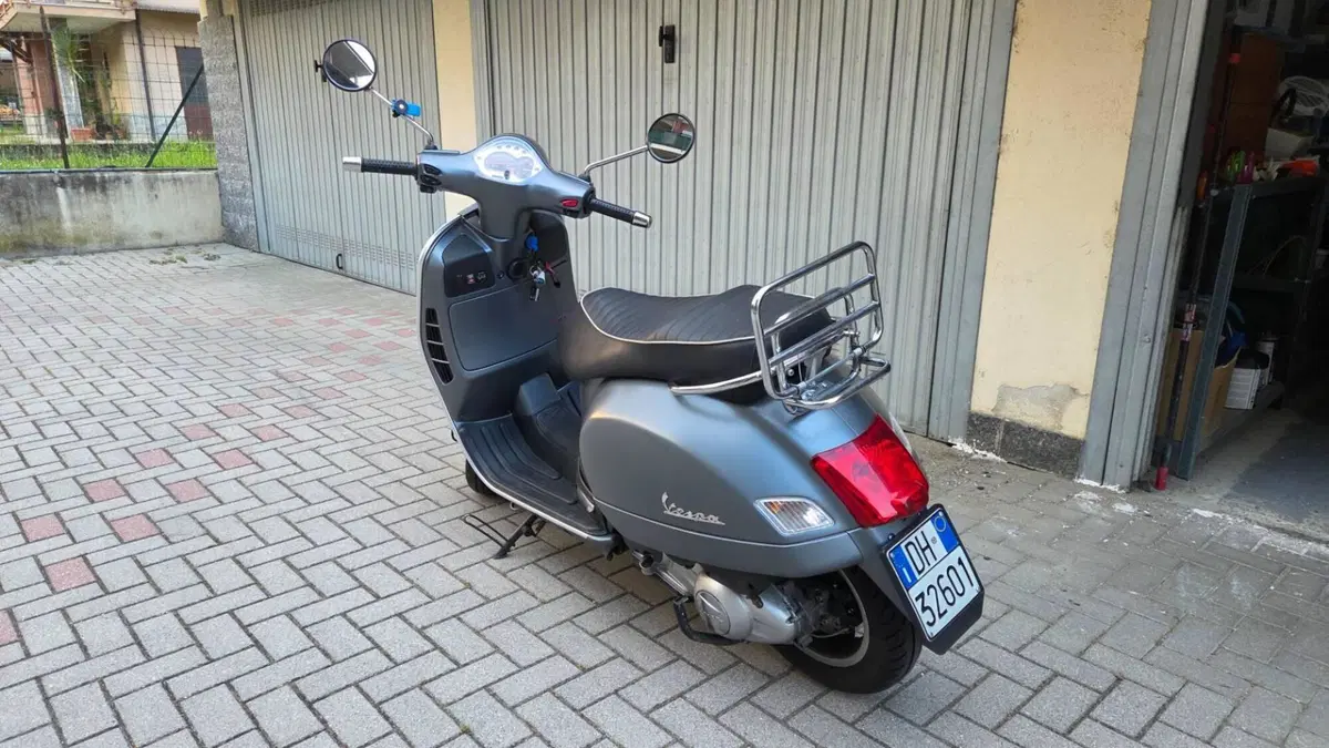 Vespa GTS 300 (2010 - 14) (4)