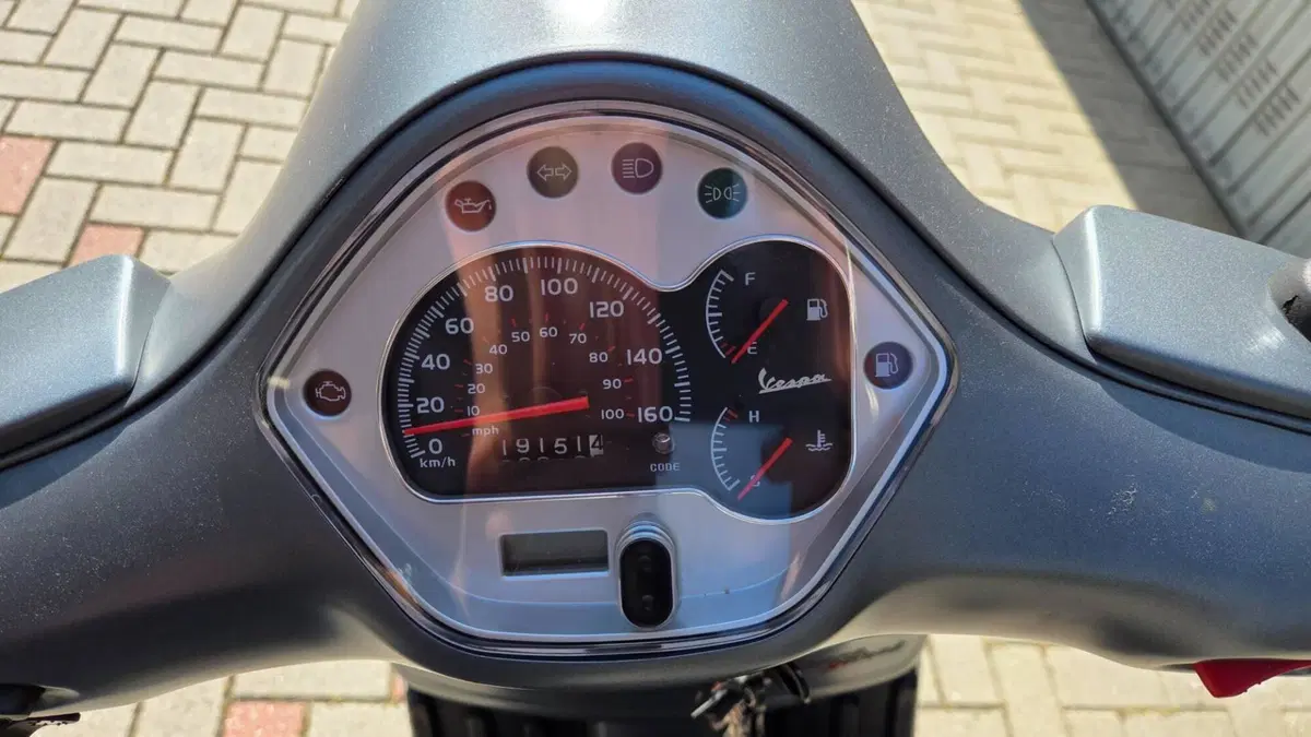 Vespa GTS 300 (2010 - 14) (5)