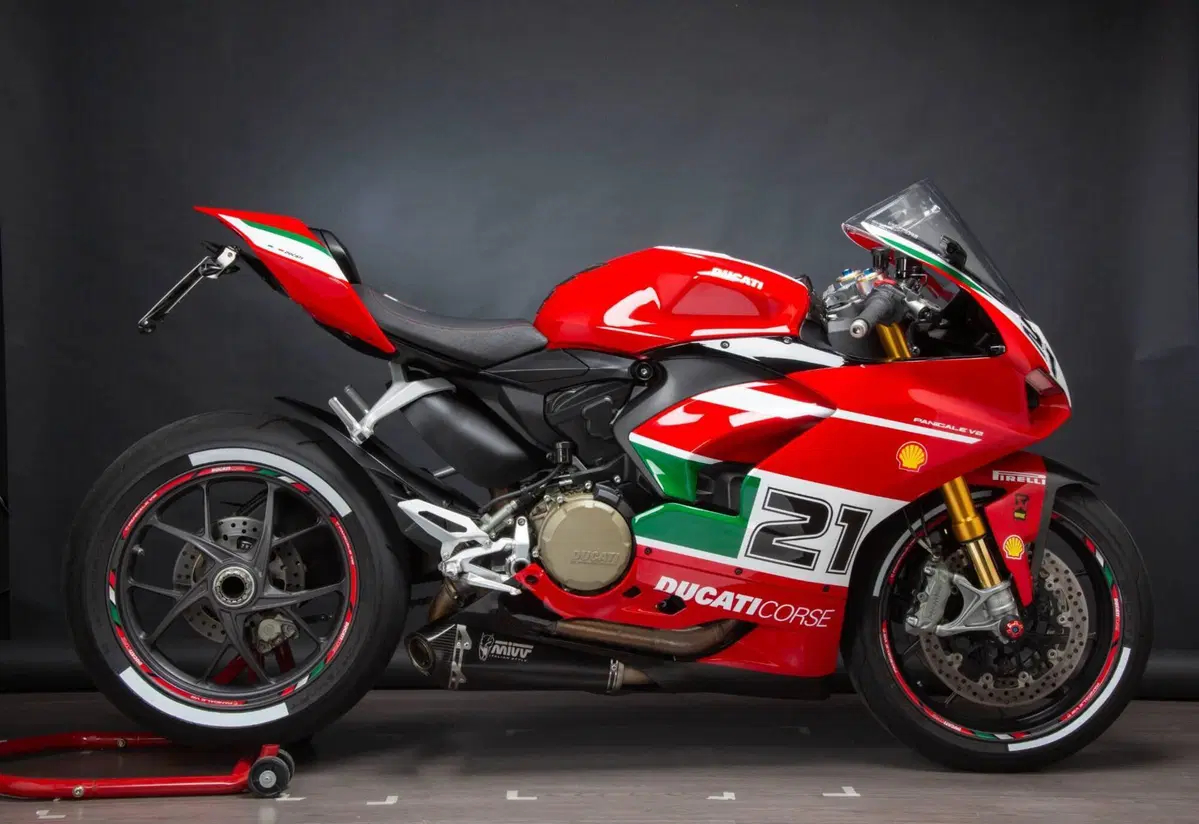 Ducati Panigale V2 Bayliss 1st Championship 20th Anniversary (2021 - 24) (2)