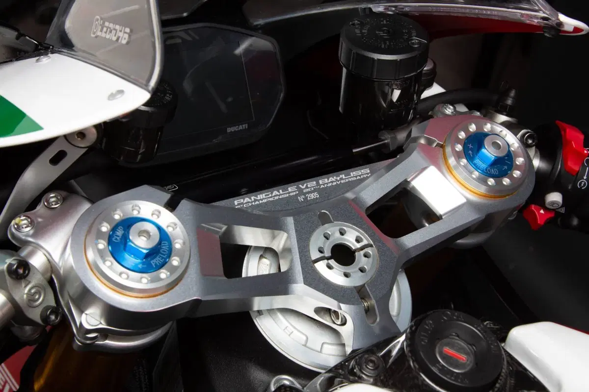 Ducati Panigale V2 Bayliss 1st Championship 20th Anniversary (2021 - 24) (5)