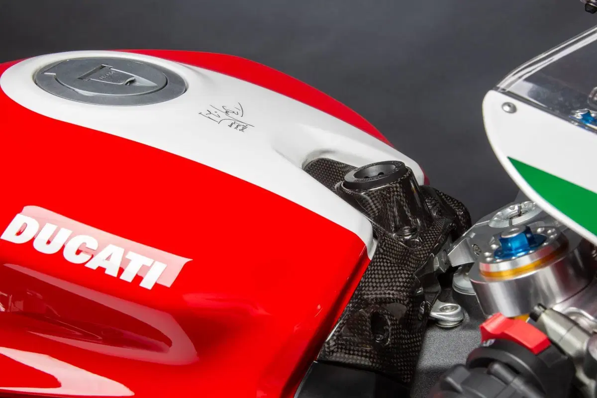 Ducati Panigale V2 Bayliss 1st Championship 20th Anniversary (2021 - 24) (6)