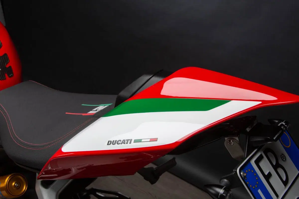 Ducati Panigale V2 Bayliss 1st Championship 20th Anniversary (2021 - 24) (7)