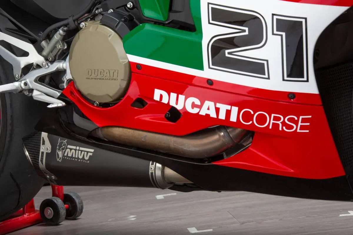 Ducati Panigale V2 Bayliss 1st Championship 20th Anniversary (2021 - 24) (9)