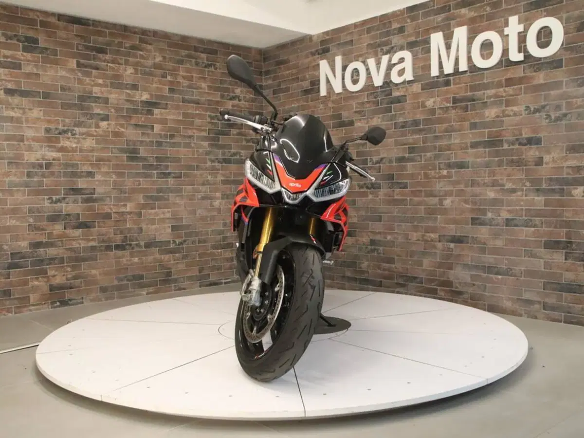 Aprilia Tuono V4 Factory (2021 - 24) (4)