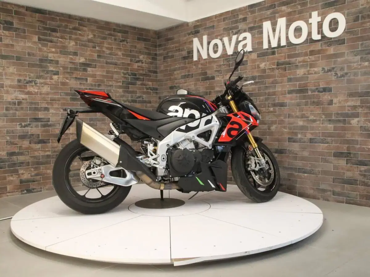 Aprilia Tuono V4 Factory (2021 - 24) (8)