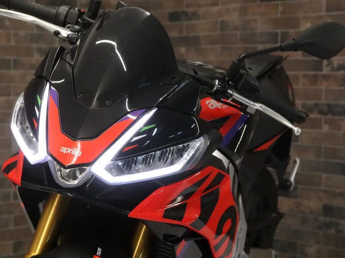 Aprilia Tuono V4 Factory (2021 - 24) (11)