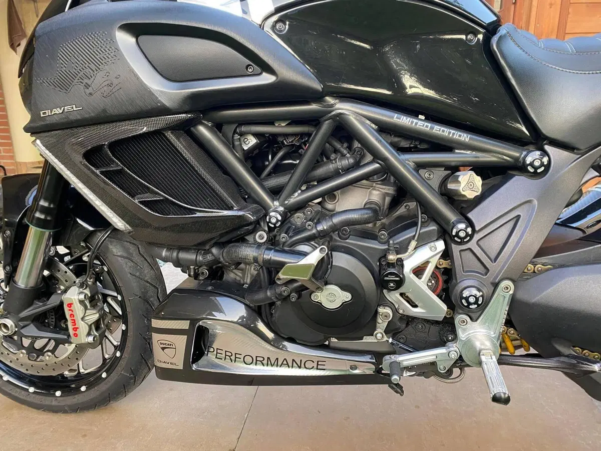 Ducati Diavel 1200 (2010 - 13) (4)