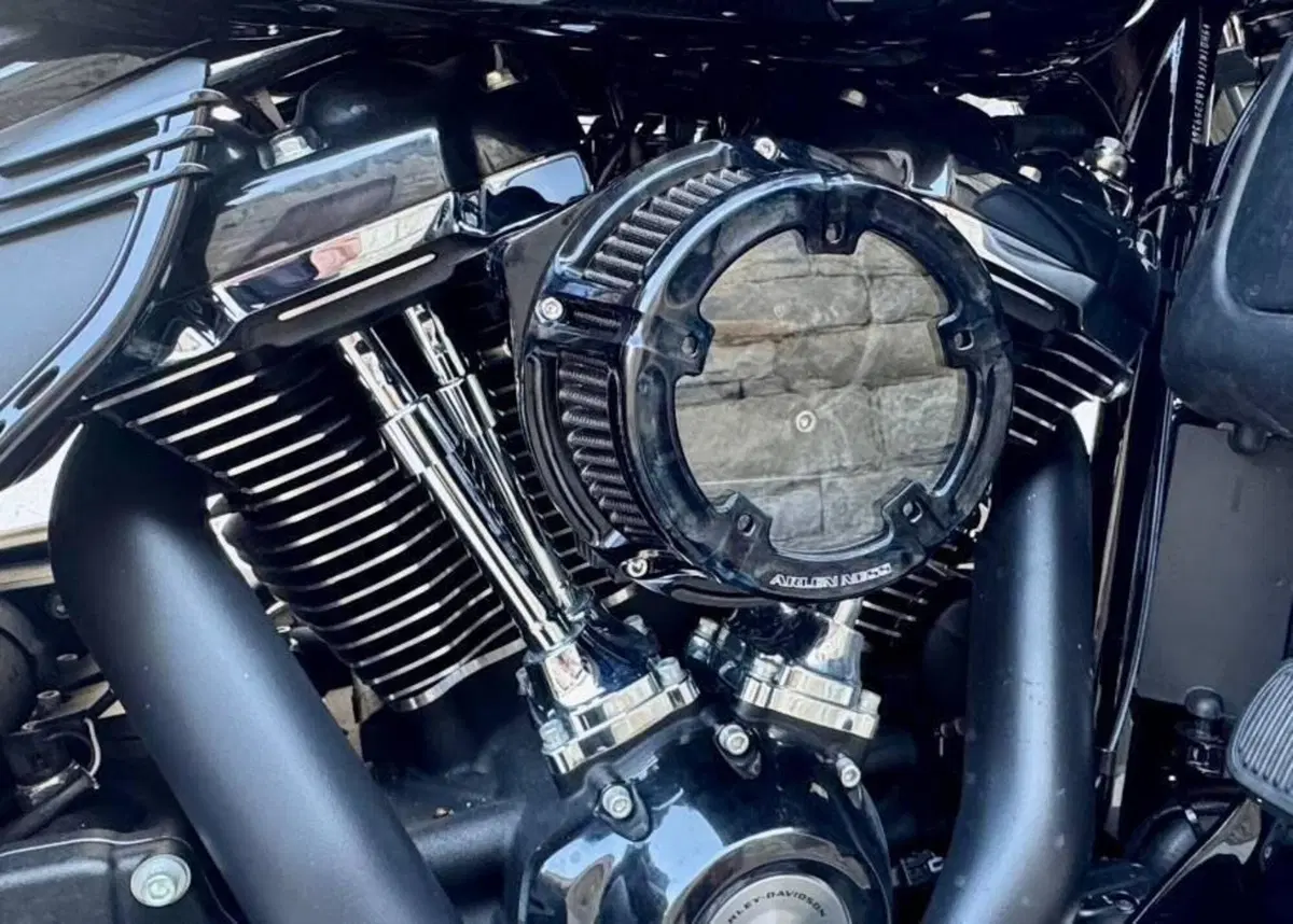 Harley-Davidson 114 Road Glide Limited (2020) - FLTRK (4)
