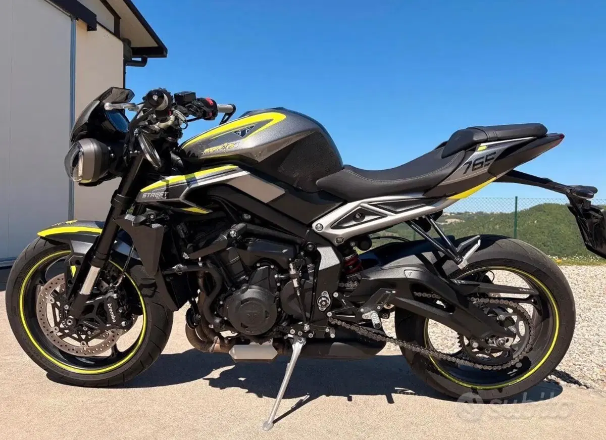 Triumph Street Triple 765 R (2023 - 26)