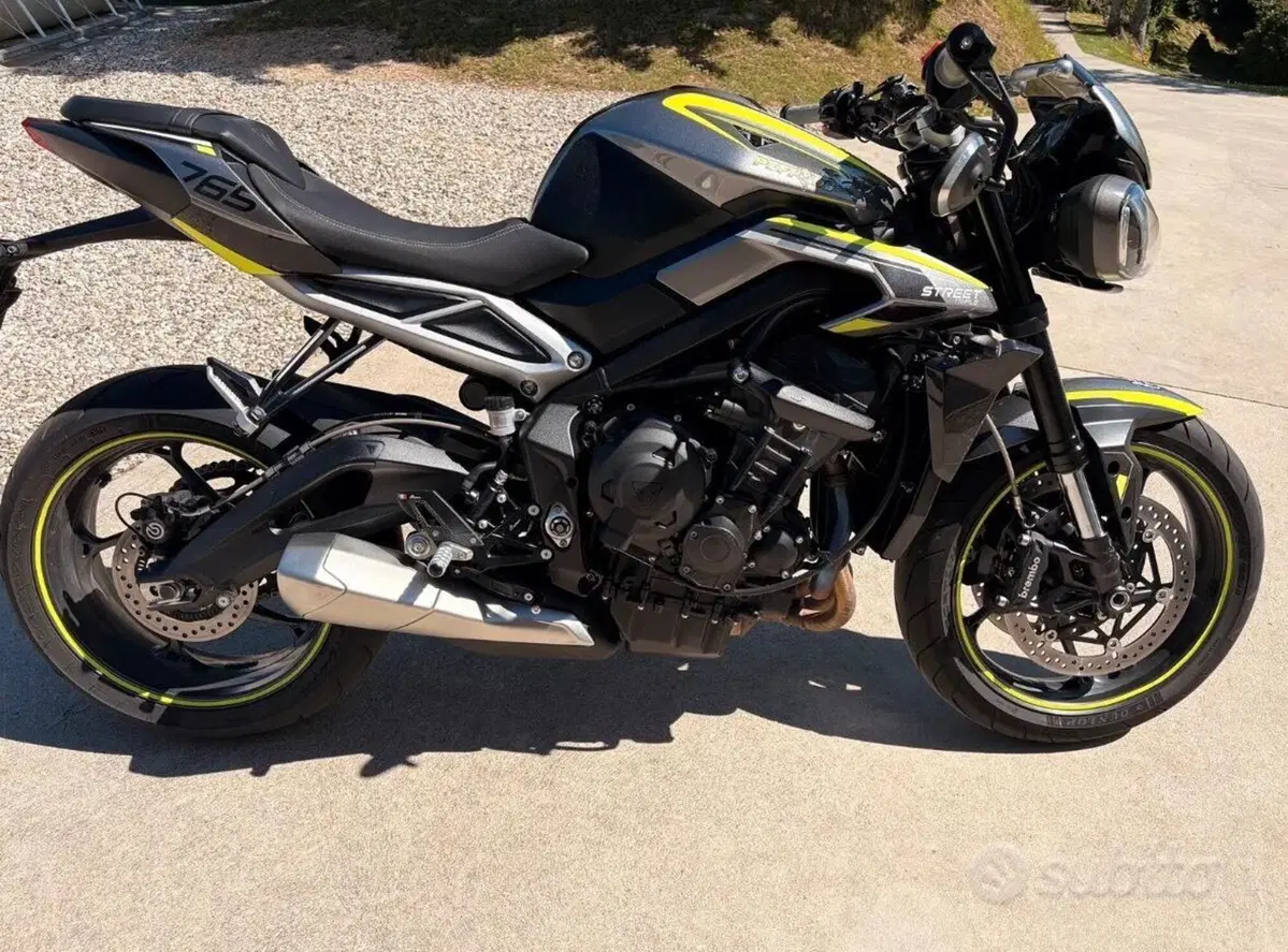 Triumph Street Triple 765 R (2023 - 26) (2)
