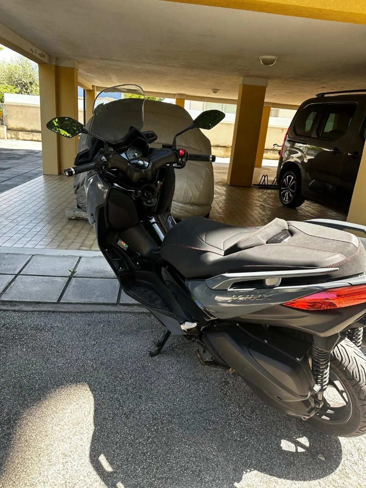 Yamaha X-Max 300 Tech Max (2021 - 24) (4)