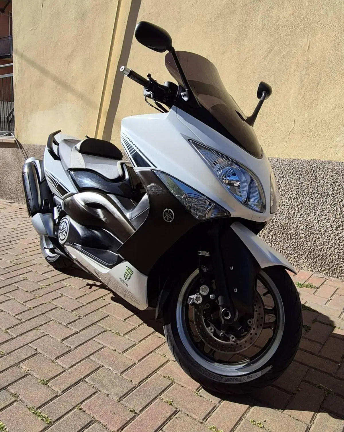 Yamaha T-Max 500 White Max (2010 - 11) (2)