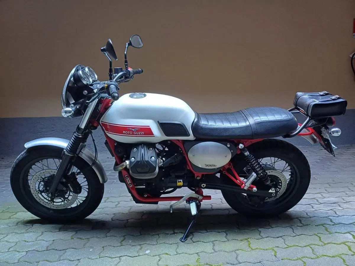 Moto Guzzi V7 II Stornello (2017 - 18) (4)