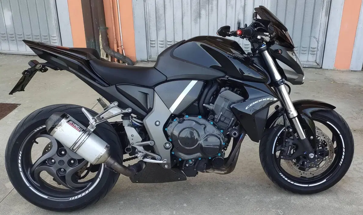 Honda CB 1000 R (2008 - 10) (4)