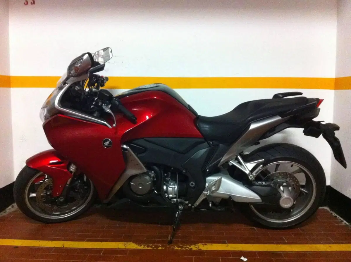 Honda VFR 1200 F ABS (2009 - 16) (2)