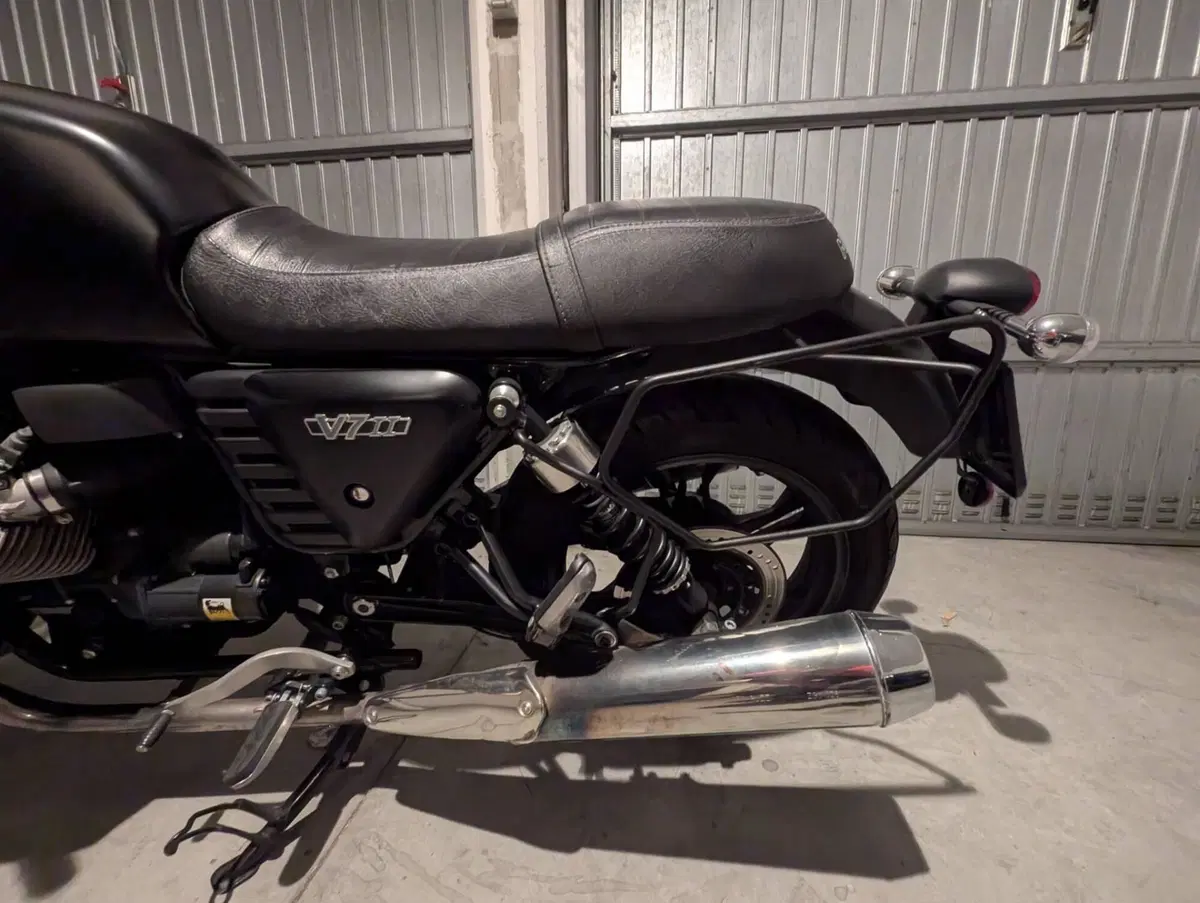Moto Guzzi V7 II Stone (2015 - 17) (5)