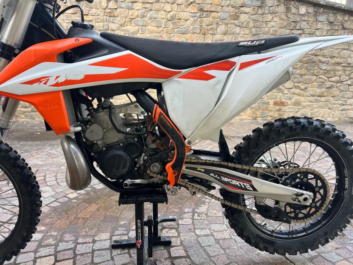 KTM 250 SX (2020) (6)